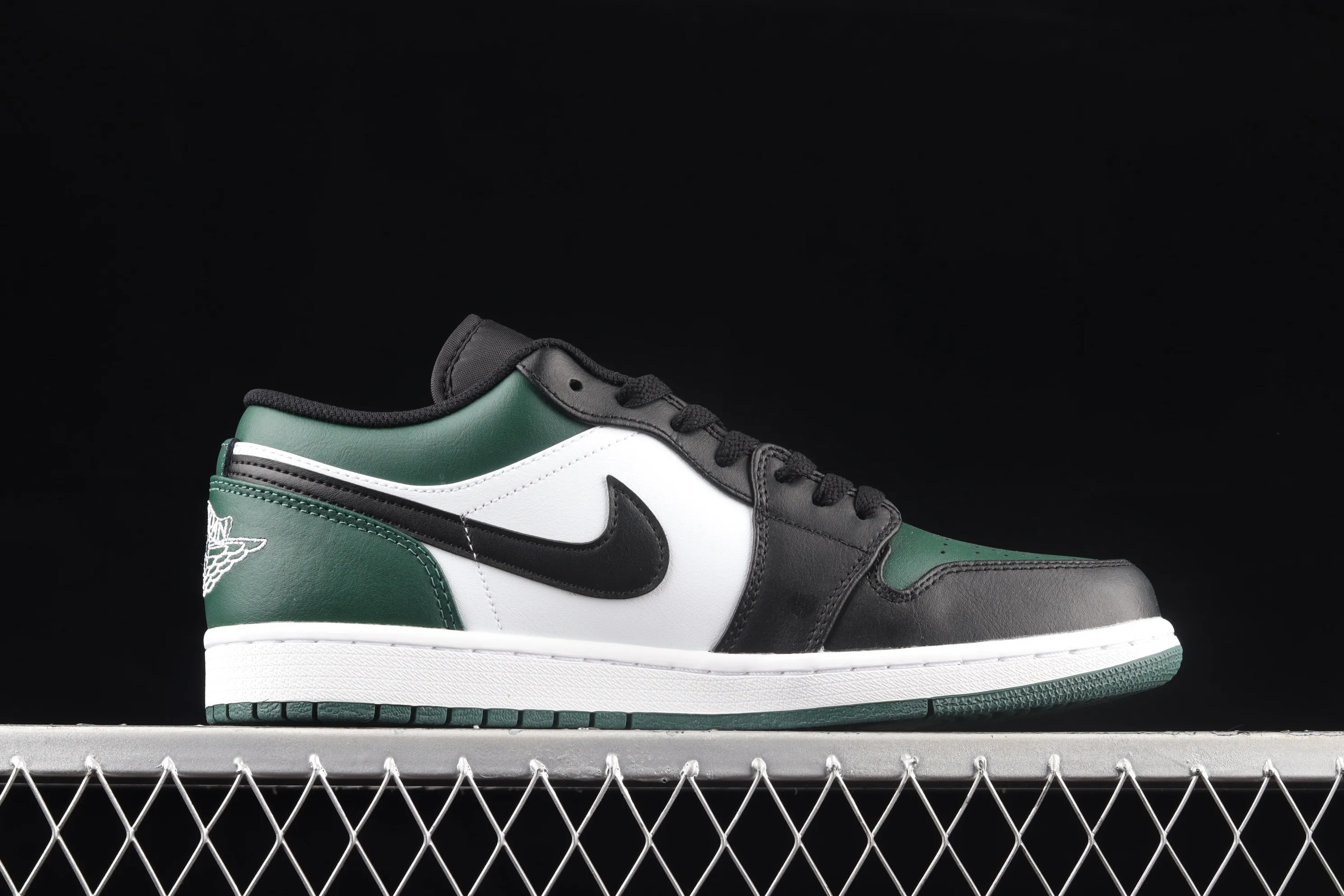 All categories Air Jordan Jordan series basketball shoes Air Jordan 1 Low G version pure original Air Jordan 1 Low AJ1 Joe 1 black and white green low-top cultural basketball shoes 553558-371